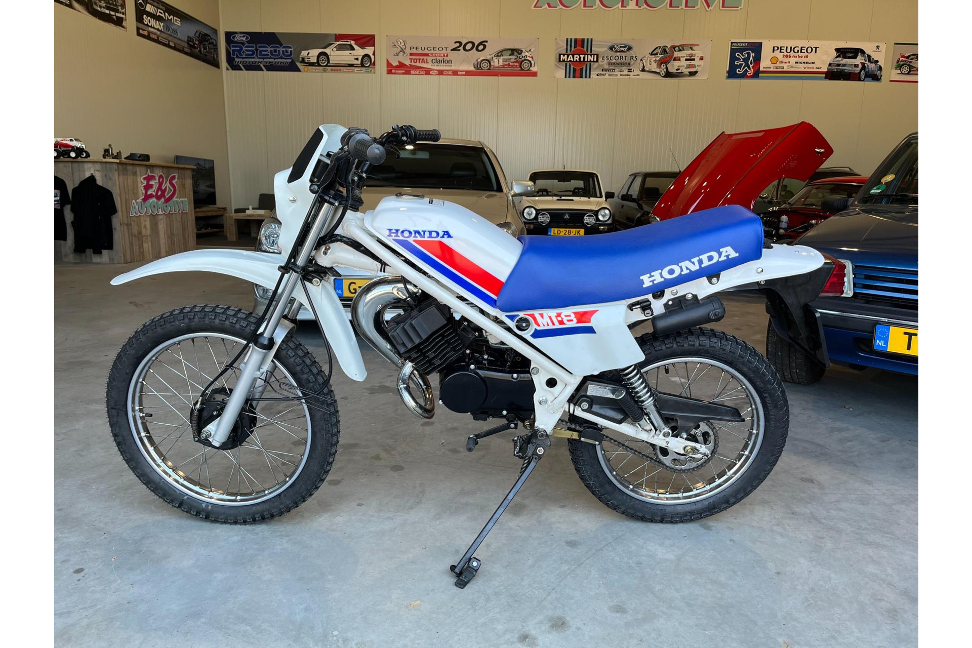 42575838-4.jpg